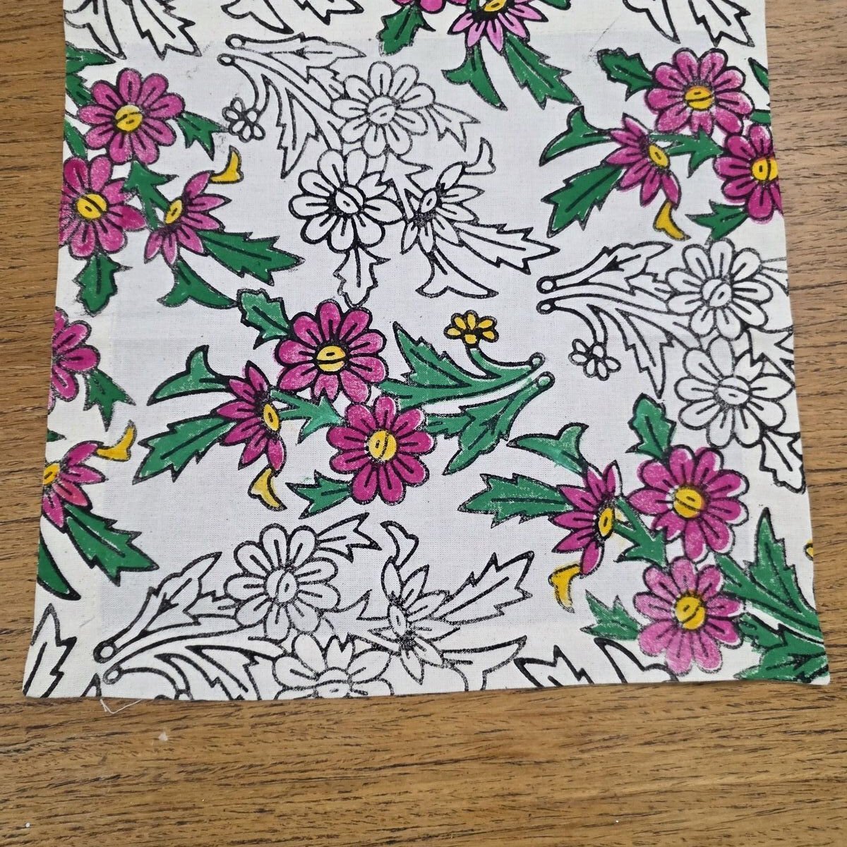 Renkli Çiçek Desenli Çok Amaçlı Örtü